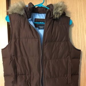 Baileys point vest with fur hood